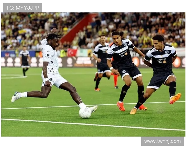 青木本方禁区外油炸丸子过人狂奔80米射门被扑引发球迷怒火